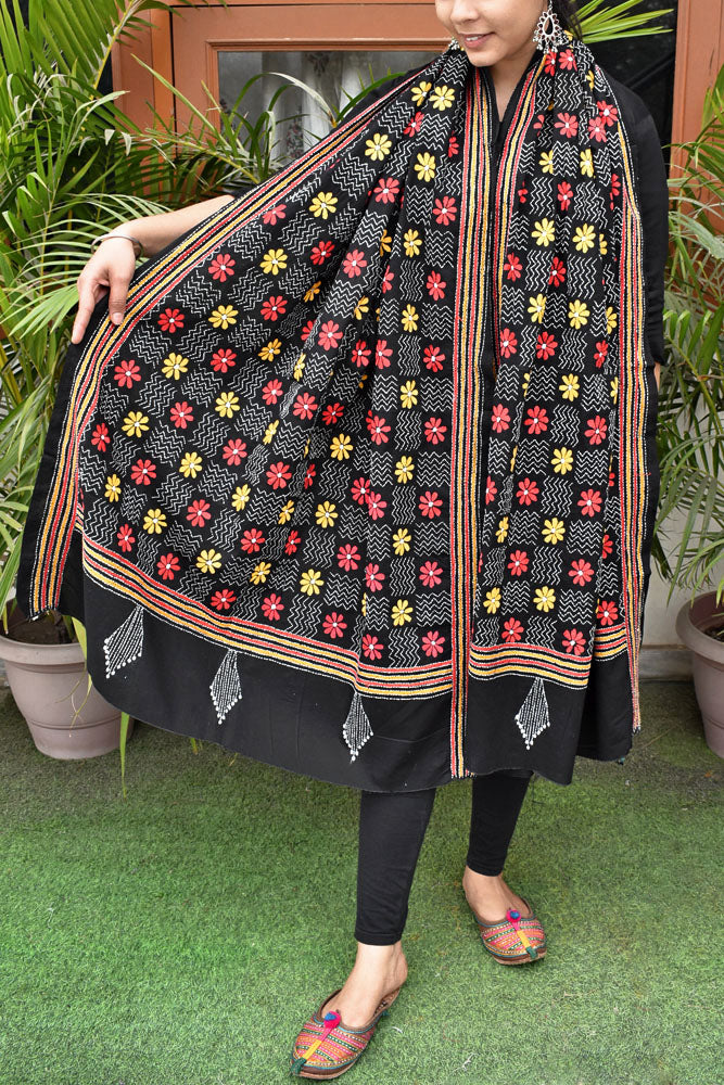 Hand embroidered Cotton Dupatta with Bengal Kantha work