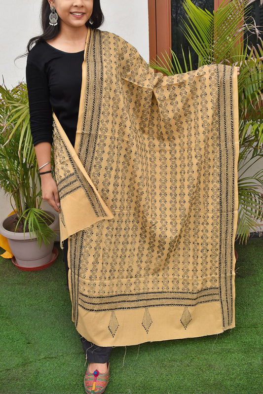 Hand embroidered Cotton Dupatta with Bengal Kantha work