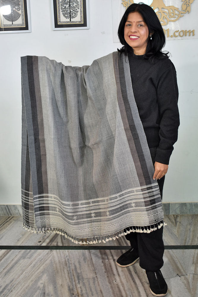 Unique, Warm Handwoven Bhujodi Handwoven Pure Wool shawl with tassels - Unisex Shawls