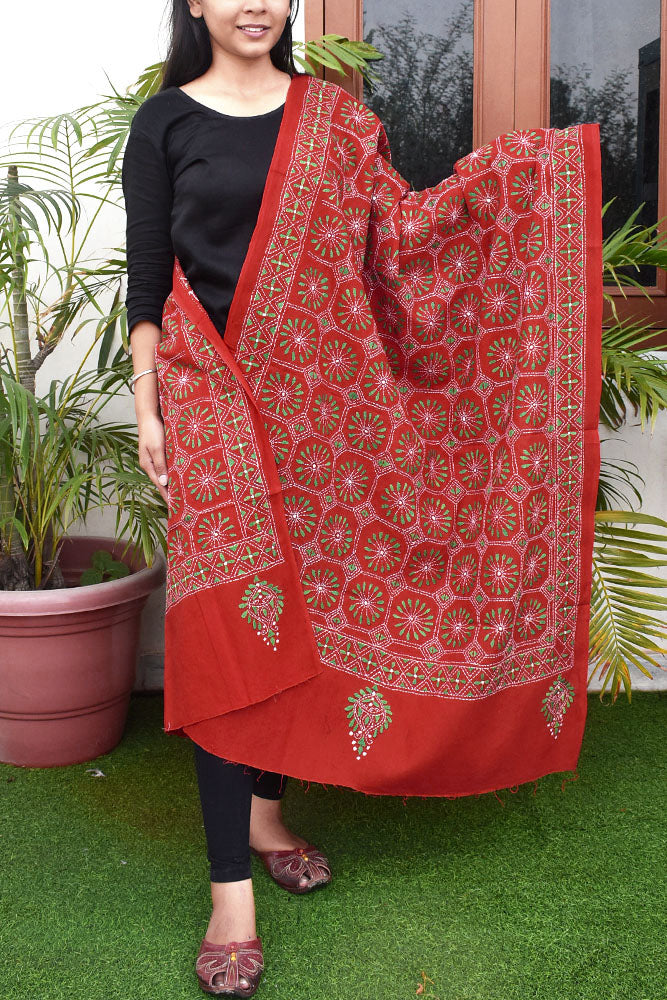 Hand embroidered Cotton Dupatta with Bengal Kantha work