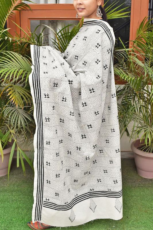 Hand embroidered Cotton Dupatta with Bengal Kantha work