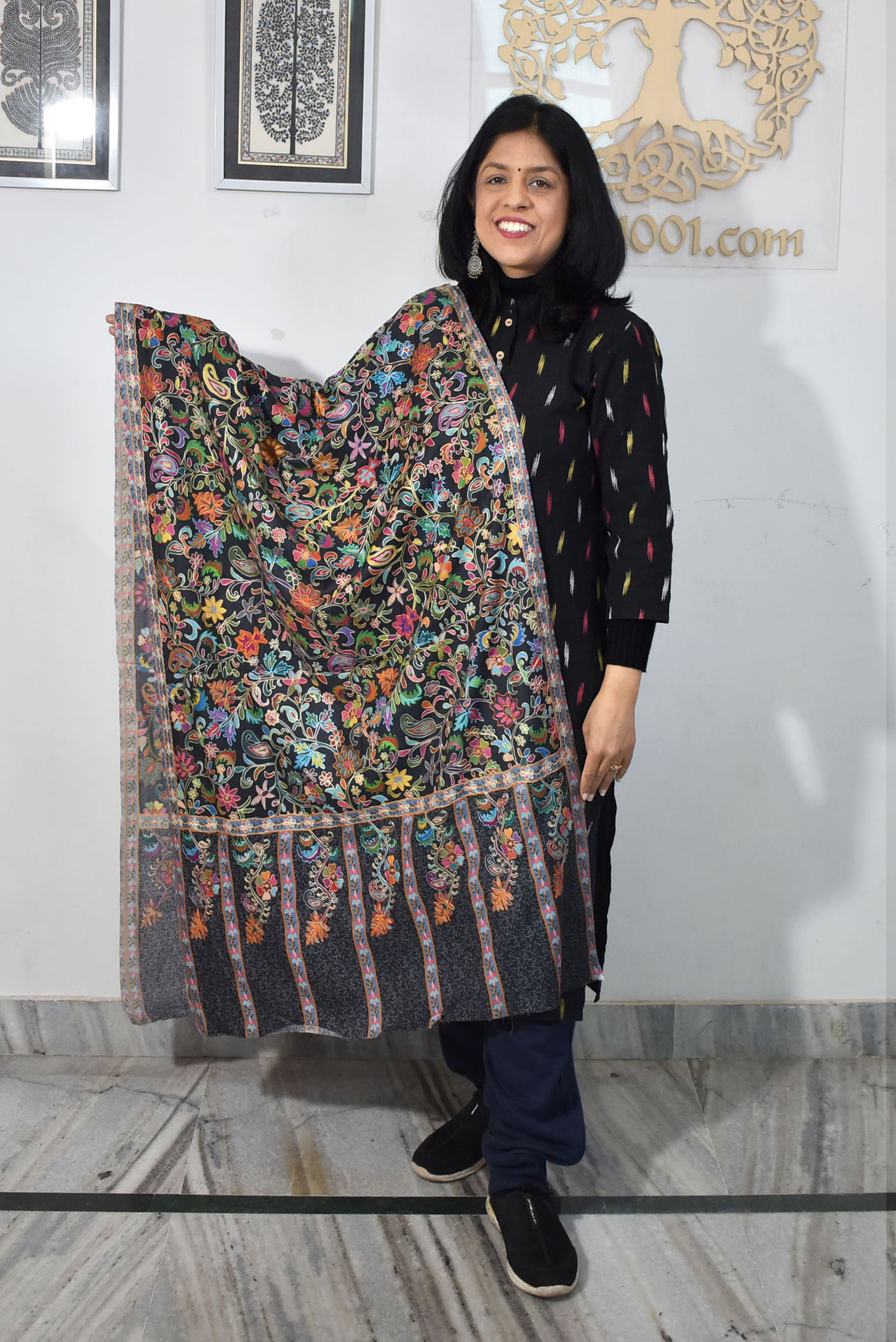 Beautiful Kalamkari Kashmiri shawl / stole with Aari Work