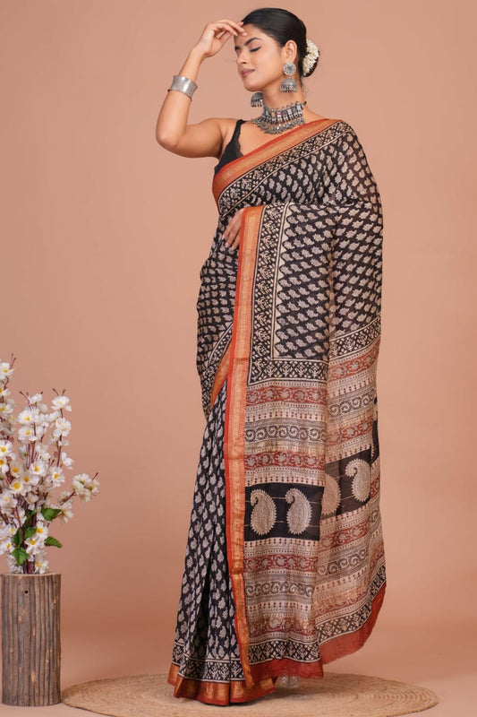 ज्यामिति : Elegant & Classic Hand Block Printed Bagru Maheshwari Silk Cotton Saree