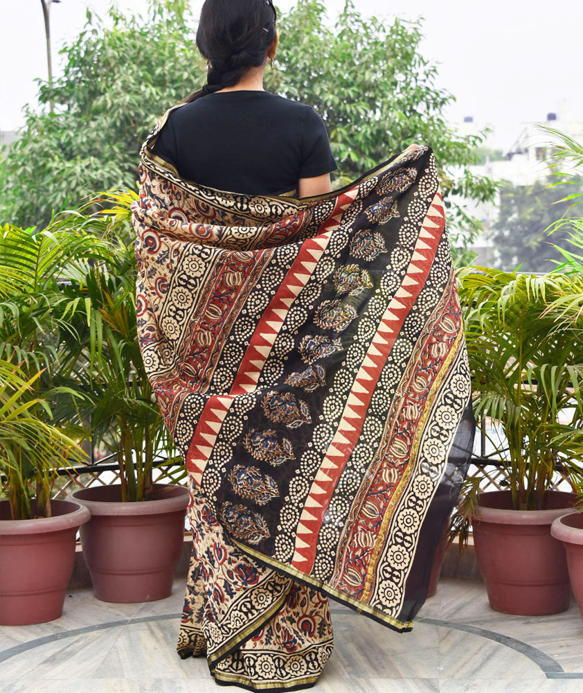 WHITE CHANDERI SAREE WITH EXCLUSIVE KALAMKARI HAND PAINTED BORDER AND –  ShopBollyWear.Com